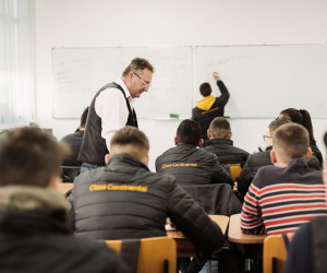 Continental susține școala profesională în sistem dual: zeci de locuri la Sibiu și Timișoara pentru absolvenții de gimnaziu