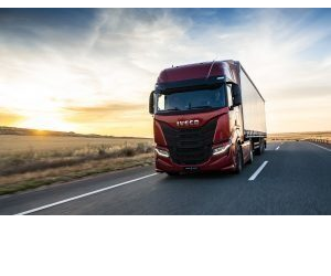 Noul IVECO S-Way: camionul 100% conectat duce concentrarea pe șofer și productivitatea afacerii la nivelul următor